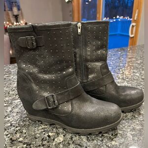 SOREL Joan of Arc Wedge II leather stud boots (Size 10)